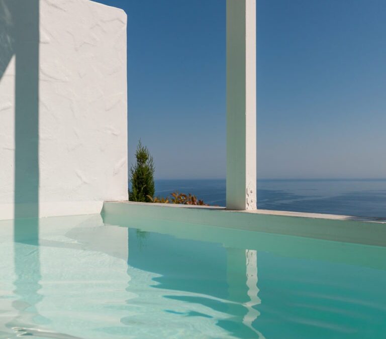 DELUXE 2+1 SEA VIEW ROOM WITH MINI POOL-HYDROMASSAGE